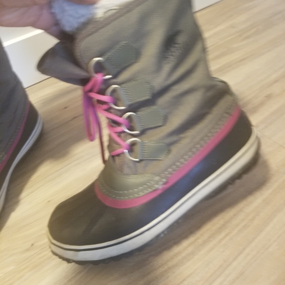 Sorel Winter Boots - Picture 2 of 6